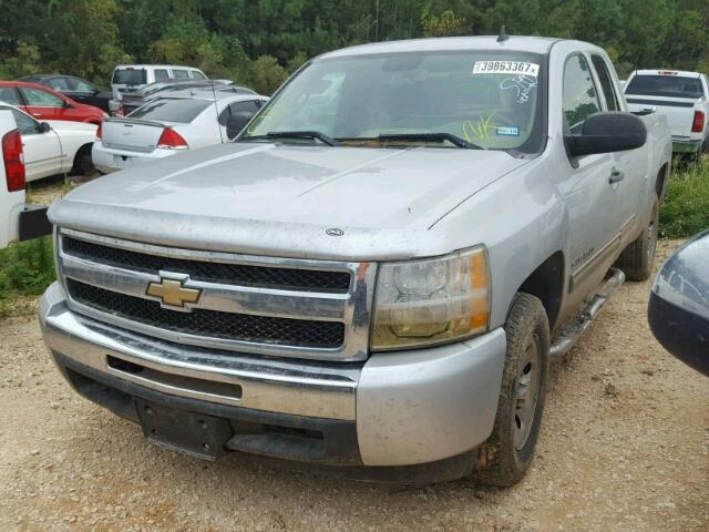 1GCSCREA0AZ115376 - 2010 CHEVROLET SILVERADO SILVER photo 2