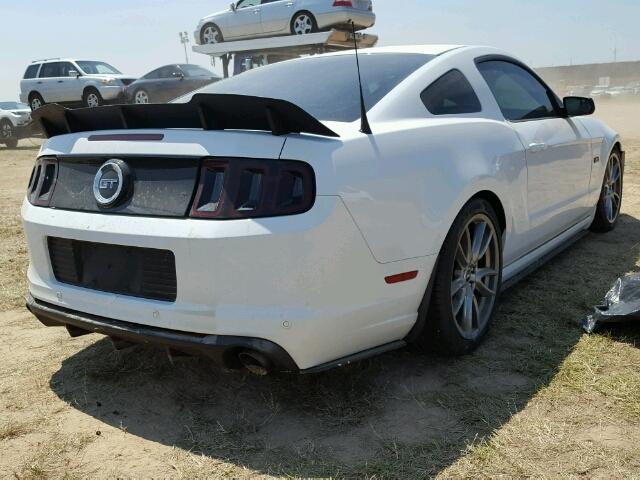 1ZVBP8CF5E5330940 - 2014 FORD MUSTANG WHITE photo 4