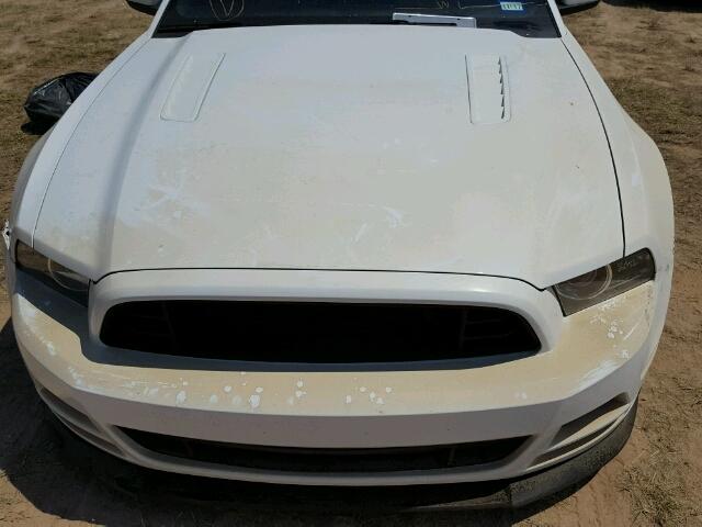 1ZVBP8CF5E5330940 - 2014 FORD MUSTANG WHITE photo 7