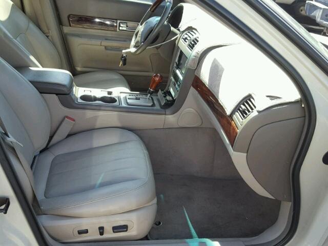 1LNHM86S04Y673257 - 2004 LINCOLN LS 奶油色 照片 5