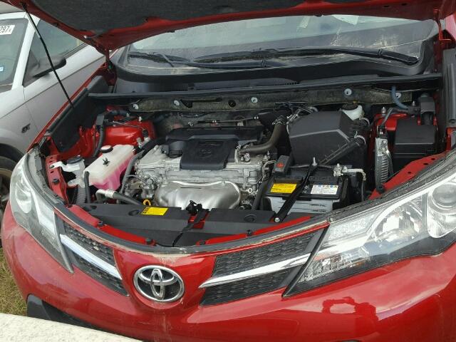 JTMZFREV7FJ039606 - 2015 TOYOTA RAV4 LE RED photo 7