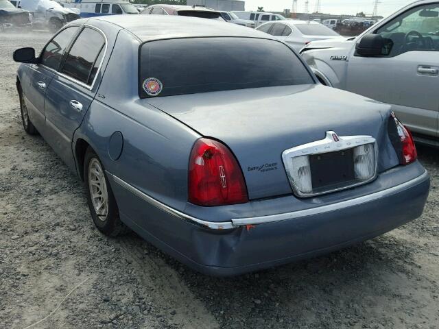 1LNHM82W1XY710829 - 1999 LINCOLN TOWN CAR S BLUE photo 3