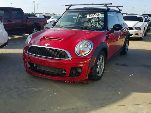 WMWSU3C53BT252829 - 2011 MINI COOPER RED photo 2