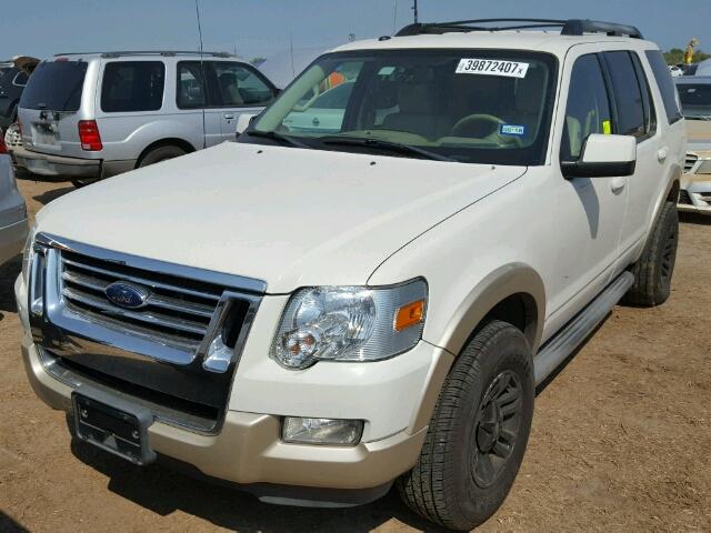 1FMEU6EE8AUA17149 - 2010 FORD EXPLORER E WHITE photo 2