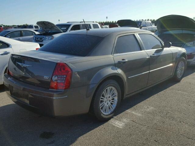 2C3KA53G88H322974 - 2008 CHRYSLER 300 TOURIN GRAY photo 4