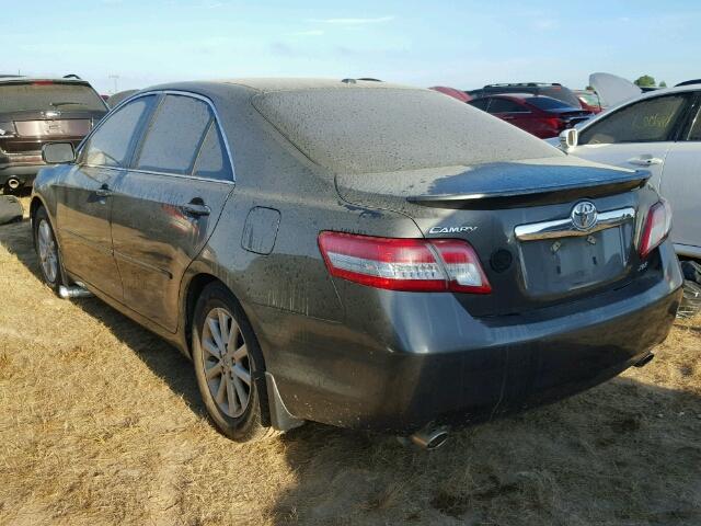 4T1BK3EK2AU100069 - 2010 TOYOTA CAMRY GRAY photo 3