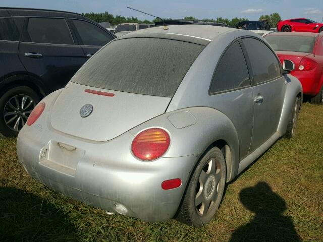 3VWDD21C5YM420563 - 2000 VOLKSWAGEN NEW BEETLE 银色 照片 4