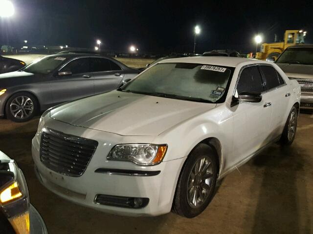 2C3CA5CG0BH546154 - 2011 CHRYSLER 300 LIMITE WHITE photo 2