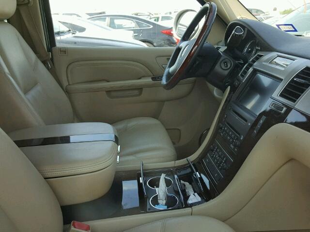 1GYUCCEF4AR199486 - 2010 CADILLAC ESCALADE CREAM photo 5