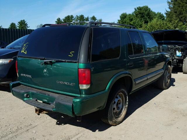 1GNDT13W5YK142575 - 2000 CHEVROLET BLAZER GREEN photo 4