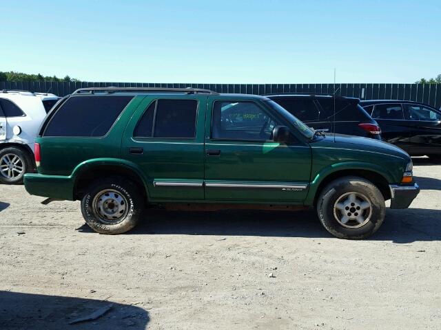 1GNDT13W5YK142575 - 2000 CHEVROLET BLAZER GREEN photo 9