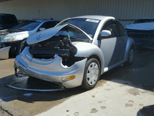 3VWBA21C0YM480184 - 2000 VOLKSWAGEN NEW BEETLE SILVER photo 2