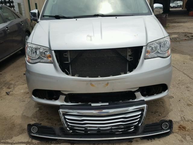 2C4RC1CG9CR395612 - 2012 CHRYSLER TOWN & COU SILVER photo 10