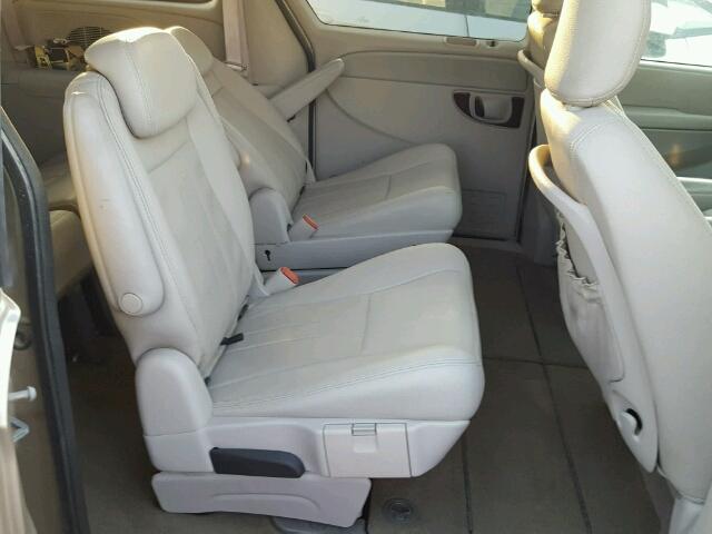 2A4GP54L76R745977 - 2006 CHRYSLER TOWN & COU 棕色 照片 6