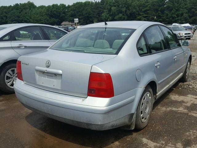 WVWMA63B6XE173386 - 1999 VOLKSWAGEN PASSAT GLS SILVER photo 4