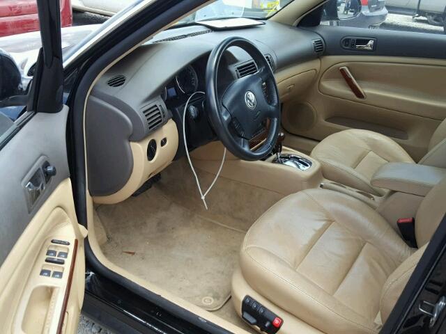 WVWRU63B45E041642 - 2005 VOLKSWAGEN PASSAT GLX 黑色 照片 9