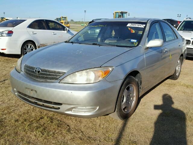 4T1BF32K12U533280 - 2002 TOYOTA CAMRY LE SILVER photo 2