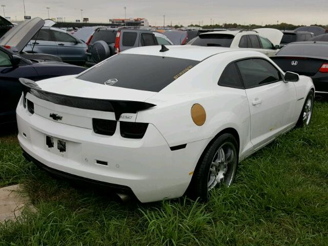 2G1FK1EJ8D9233155 - 2013 CHEVROLET CAMARO WHITE photo 4