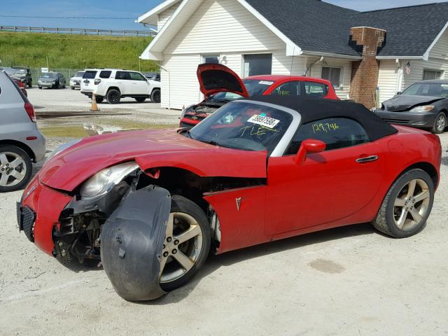 1G2MF35X68Y112410 - 2008 PONTIAC SOLSTICE G RED photo 2