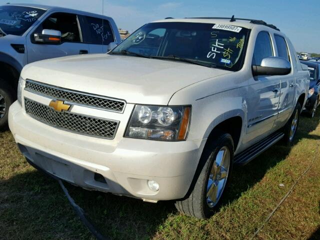 3GNMCGE0XCG280754 - 2012 CHEVROLET AVALANCHE WHITE photo 2