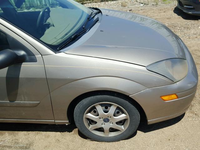 1FAFP343X4W201814 - 2004 FORD FOCUS SE C BEIGE photo 9