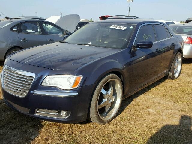 2C3CCAAGXDH561589 - 2013 CHRYSLER 300 BLUE photo 2