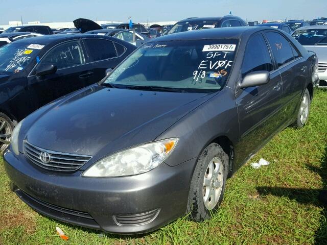 4T1BE32K45U543079 - 2005 TOYOTA CAMRY GRAY photo 2