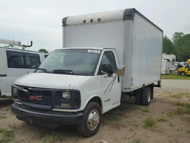 1GDHG31F5Y1227690 - 2000 GMC SAVANA CUT WHITE photo 2