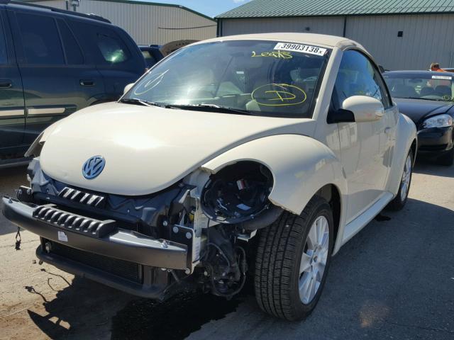 3VWRW3AL0AM003508 - 2010 VOLKSWAGEN NEW BEETLE კრემისფერი ფოტო 2