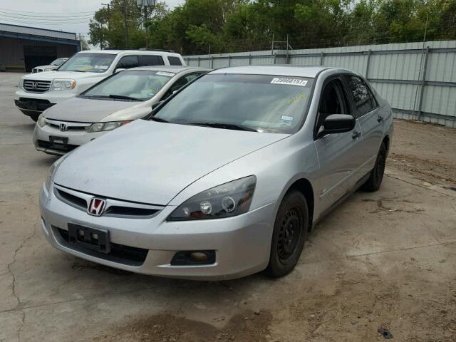 1HGCM56197A110632 - 2007 HONDA ACCORD VAL SILVER photo 2