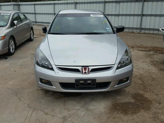 1HGCM56197A110632 - 2007 HONDA ACCORD VAL SILVER photo 9