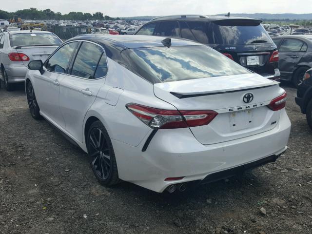 4T1BZ1HKXJU002760 - 2018 TOYOTA CAMRY XSE WHITE photo 3