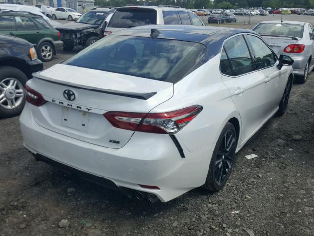 4T1BZ1HKXJU002760 - 2018 TOYOTA CAMRY XSE WHITE photo 4