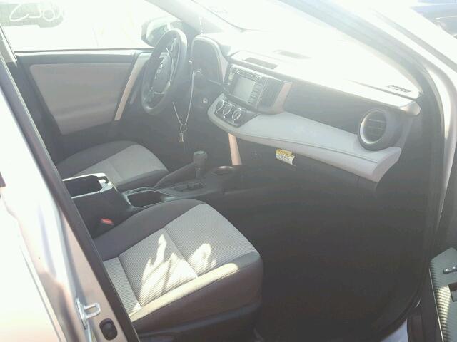 2T3ZFREV2FW133443 - 2015 TOYOTA RAV4 LE Gümüş foto 5