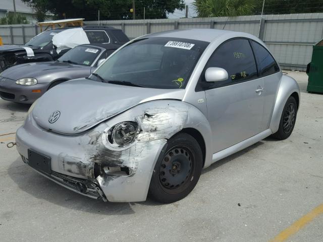 3VWCC21C7YM423365 - 2000 VOLKSWAGEN NEW BEETLE 银色 照片 2