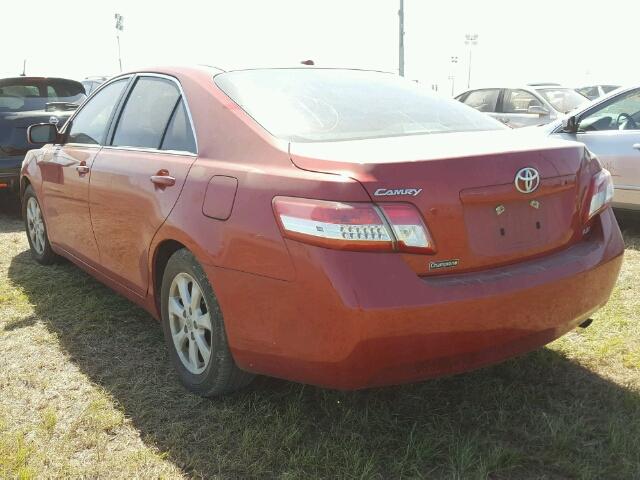 4T4BF3EK0BR091321 - 2011 TOYOTA CAMRY RED photo 3