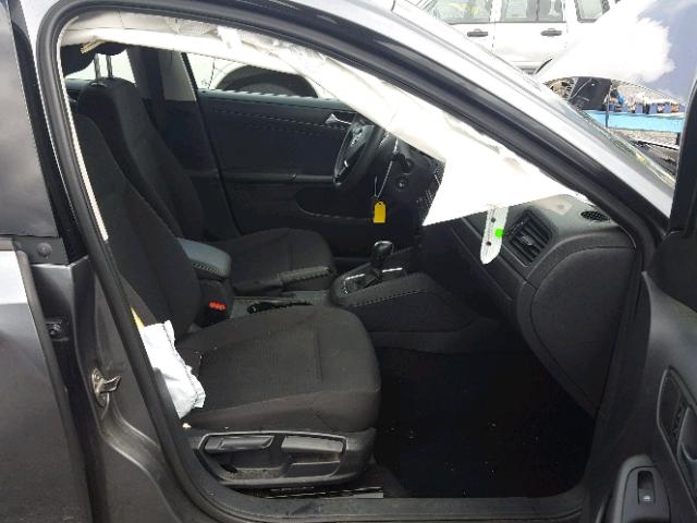 3VW2K7AJ0FM215254 - 2015 VOLKSWAGEN JETTA BASE 灰色 照片 5