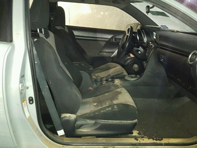 JTKJF5C71FJ013022 - 2015 TOYOTA SCION TC 灰色 照片 5