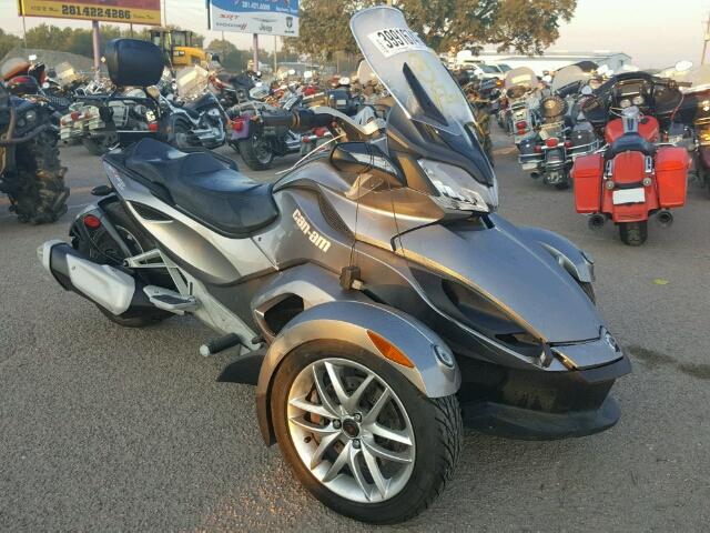 2BXNCAC16DV000062 - 2013 CAN-AM SPYDER ROA SILVER photo 1