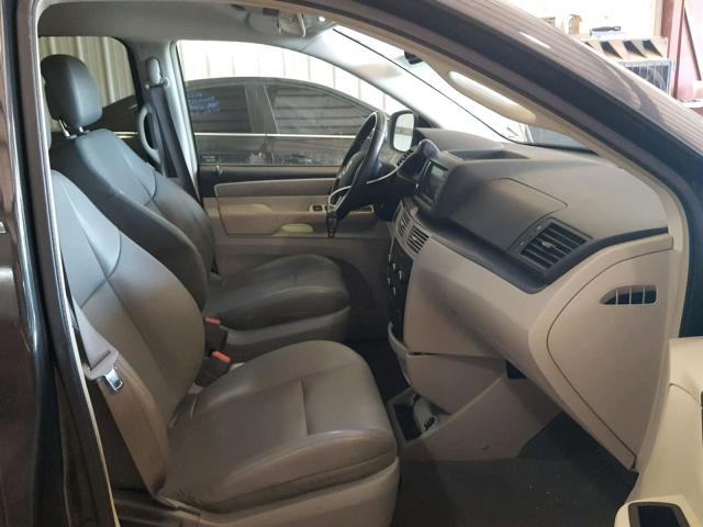 2V4RW3DG6BR766490 - 2011 VOLKSWAGEN ROUTAN SE GRAY photo 5