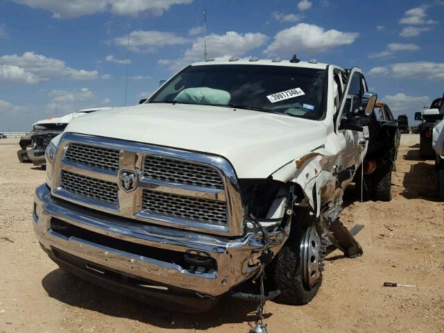 3C63RRJL5JG114256 - 2018 RAM 3500 LARAM WHITE photo 2