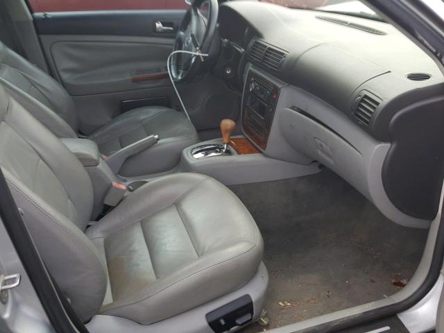 WVWRH63B82P226572 - 2002 VOLKSWAGEN PASSAT GLX SILVER photo 5