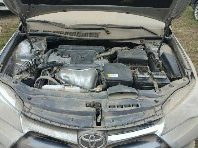 4T1BF1FK6FU986525 - 2015 TOYOTA CAMRY LE SILVER photo 7