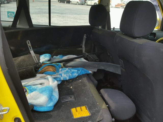 JTLKT334454017470 - 2005 TOYOTA SCION XB Gelb Foto 6