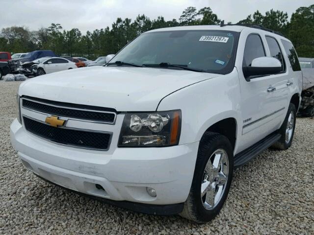 1GNSCCE06DR154957 - 2013 CHEVROLET TAHOE C150 WHITE photo 2