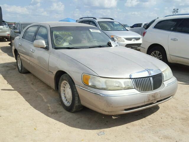 1LNHM81W12Y656507 - 2002 LINCOLN TOWN CAR SILVER photo 1