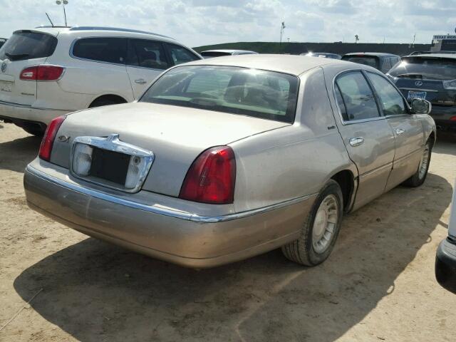 1LNHM81W12Y656507 - 2002 LINCOLN TOWN CAR SILVER photo 4