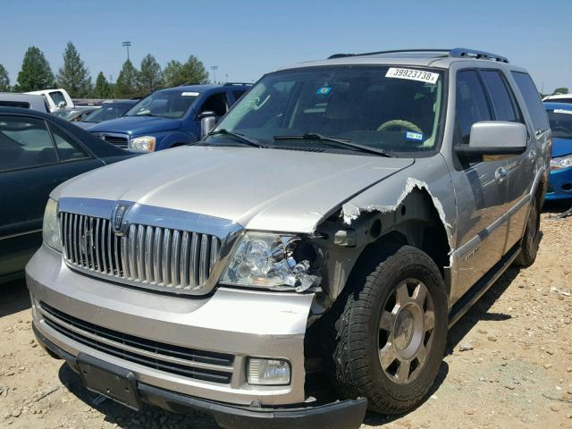 5LMFU27586LJ03677 - 2006 LINCOLN NAVIGATOR Gümüş foto 2