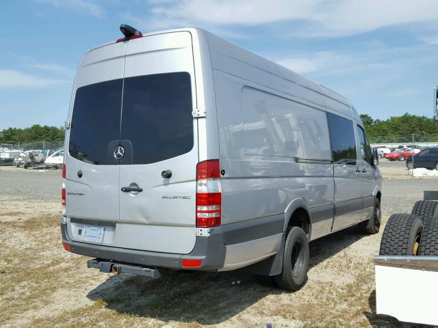 WD3PF4DC3GP214968 - 2016 MERCEDES-BENZ SPRINTER 3 GRAY photo 4