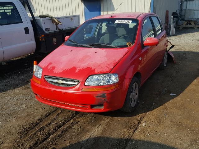 KL1TD62685B476490 - 2005 CHEVROLET AVEO BASE Rouge photo 2